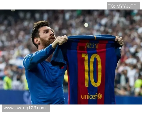 足球明星绝招揭秘:从梅西的过人技巧到C罗的射门艺术解析 足球明星绝招揭秘:从梅西的过人技巧到C罗的射门艺术解析